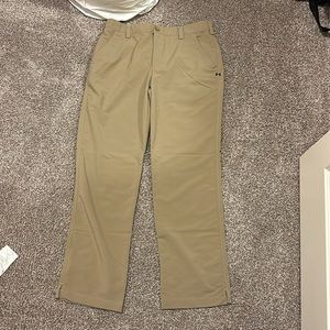 Like new men’s size 34/32 under armour khaki pants